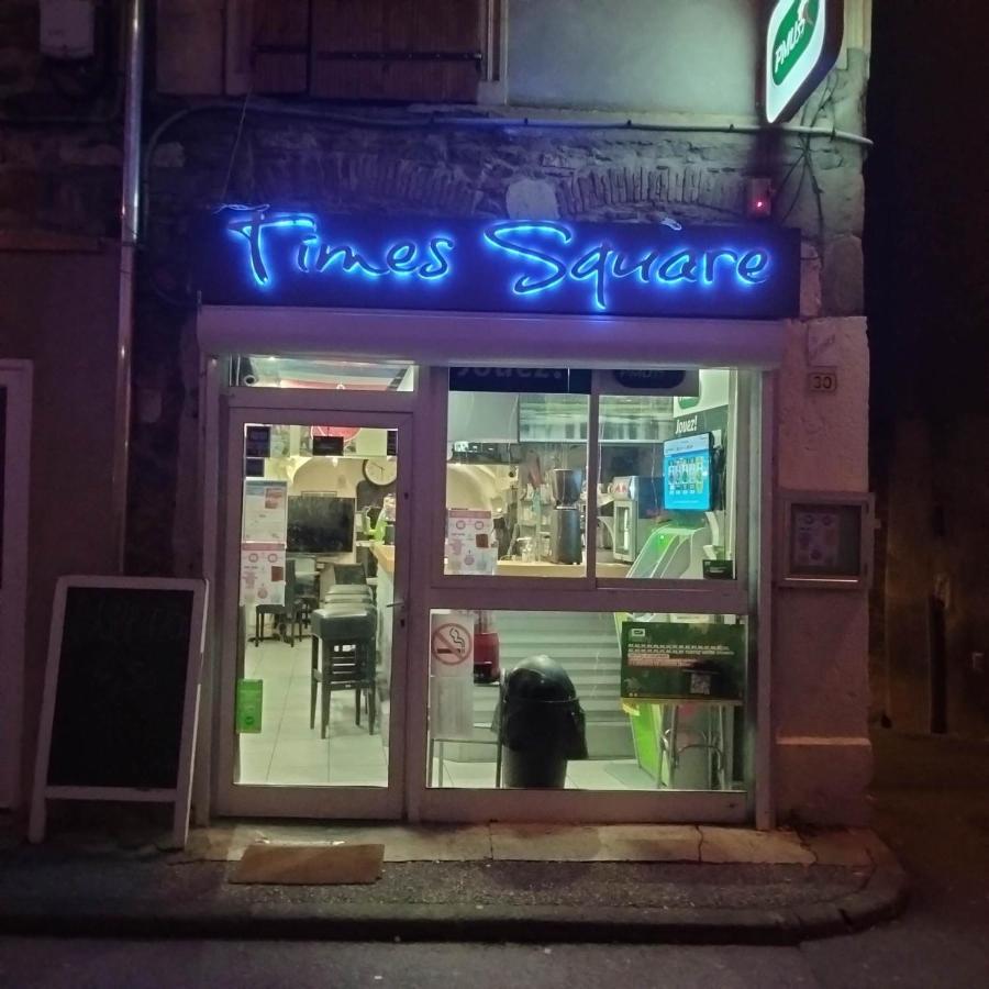 Bar Times Square Hotel Виен Екстериор снимка